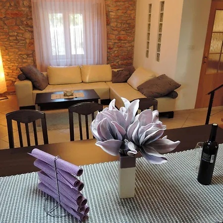 Family Friendly House With A Swimming Pool Gluici, Krka - 11337 펜션