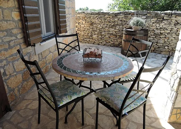 Vakantiehuis Family Friendly House With A Swimming Pool Gluici, Krka - 11337