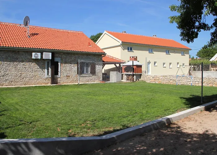 Family Friendly House With A Swimming Pool Gluici, Krka - 11337 Vakantiehuis *